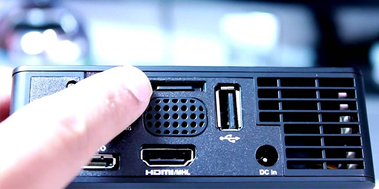 ویدئو پروژکتور اپتما مدل Optoma ML750e با اتصالات USB و HDMI