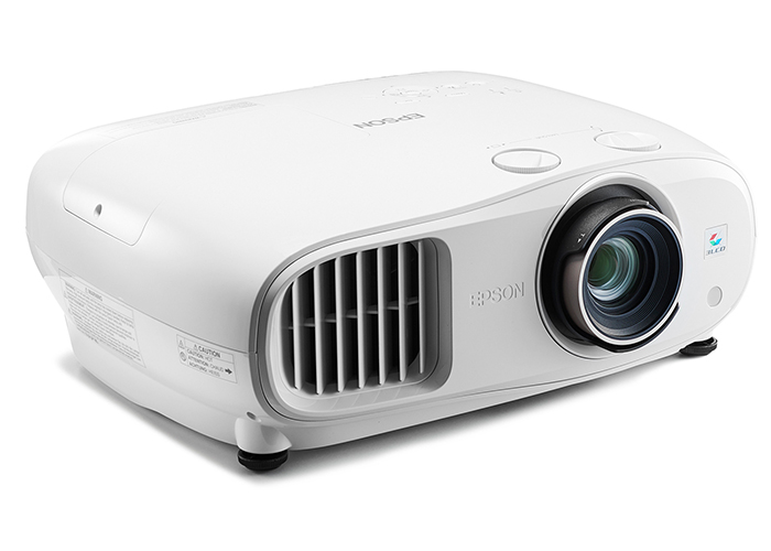 هترین ویدیو پروژکتور مناسب گیم Epson EH-TW5700 با بدنه‌ی تماما سفید