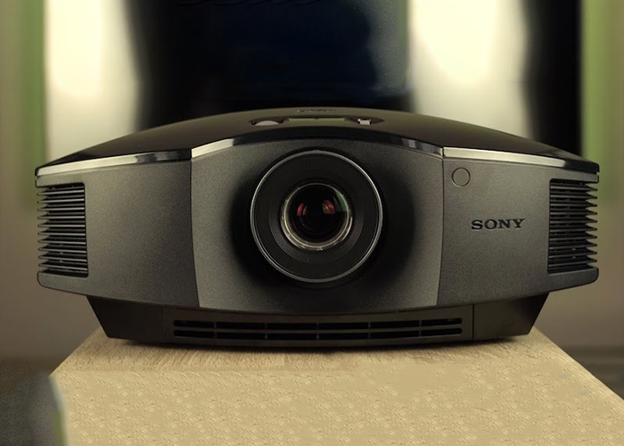 ویژگی‌ بهترین پروژکتورهای بلند پرتاب: تصاویر کیفیت HD در پروژکتور Sony VPL-HW45ES