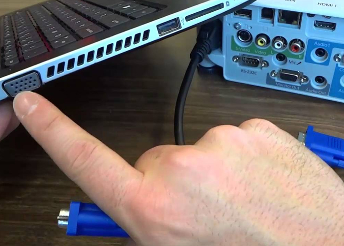 نحوه اتصال پروژکتور به لپ تاپ با استفاده از کابل
