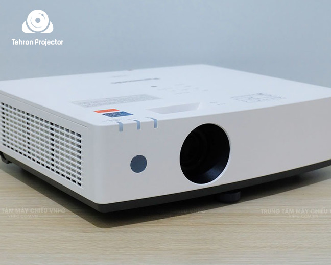 پروژکتور Panasonic PT-LMZ420 بهترین پروژکتورهای لیزری 2025