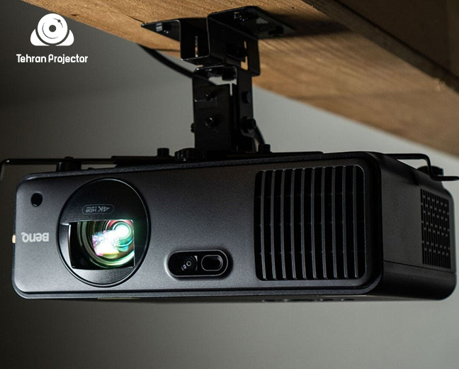 پروژکتور BenQ AK700ST بهترین پروژکتور لیزری مناسب اتاق کوچک 2025