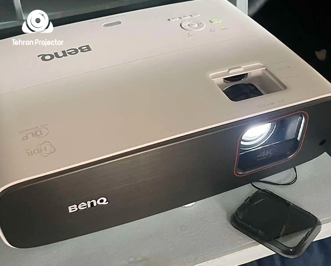12. بهترین پروژکتورهای برند بنکیو 2025 با روشنایی بالا: پروژکتور BenQ MW560