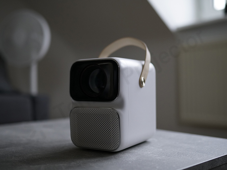 دارای بلندگوهای قدرتمند داخلی دوگانه 5 واتی